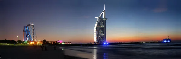 Burj al arab efter solnedgången Royaltyfria Stockfoton