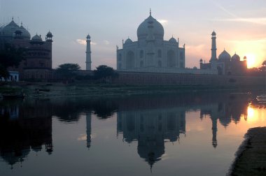 gün batımında Taj mahal