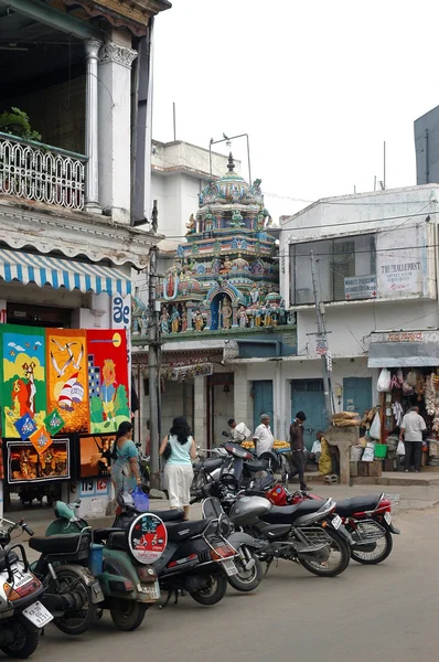 Calle lado templo hindú —  Fotos de Stock