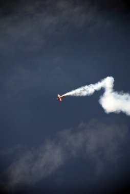 uçak cambazlığı ile ilgili