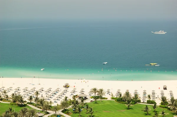 Praia no luxuoso hotel, Dubai, Emirados Árabes Unidos — Fotografia de Stock