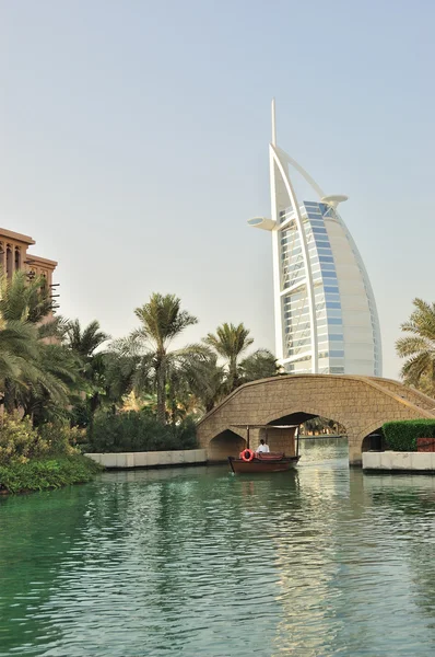 Vista del hotel Burj al Arab, Dubai, Emiratos Árabes Unidos — Foto de Stock