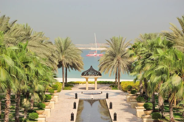 Vista sobre Jumeira Palm desde un hotel de lujo — Foto de Stock