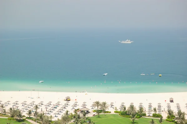 Beach at luxurious hotel, Dubai, UAE — Stock Photo, Image
