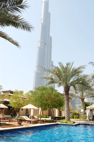 在迪拜的豪华酒店游泳池 — 图库照片