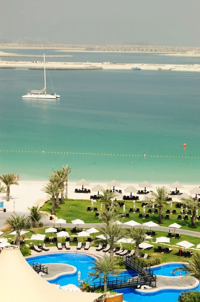 Plaża w luksusowy hotel, dubai, Zjednoczone Emiraty Arabskie — Zdjęcie stockowe