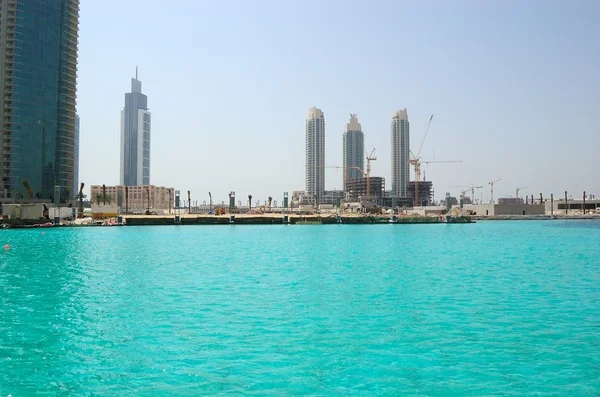 Sztuczne jezioro w dubai downtown, Zjednoczone Emiraty Arabskie — Zdjęcie stockowe