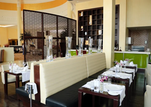 Ресторан в роскошном отеле, Дубай, ОАЭ — стоковое фото