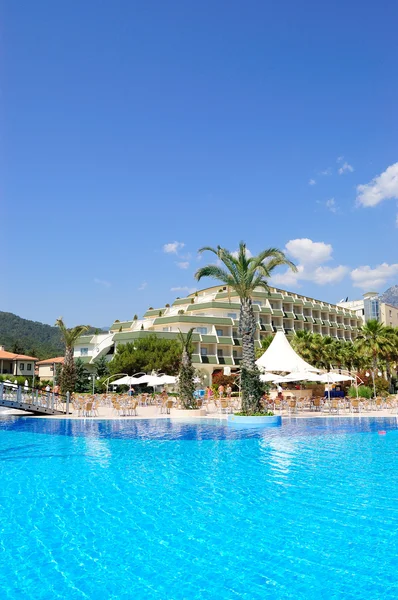 Плавательный бассейн в отеле, Анталья, Турция — стоковое фото