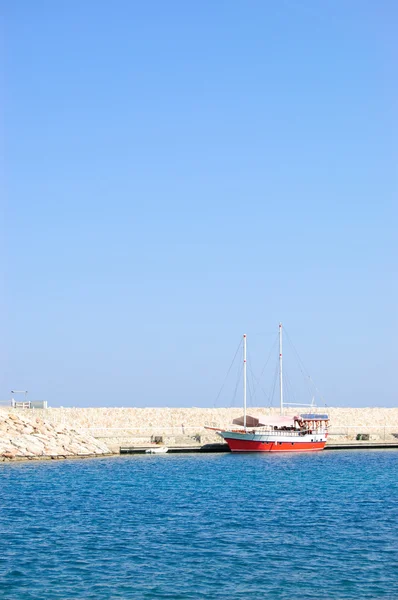 Yacht in Mediterranean Sea port, Antalya — Stock Photo, Image