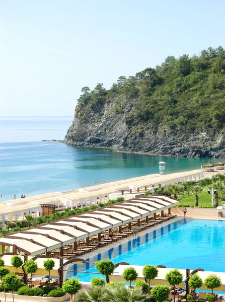 Hotel on Mediterranean Sea shore — Stock Photo, Image