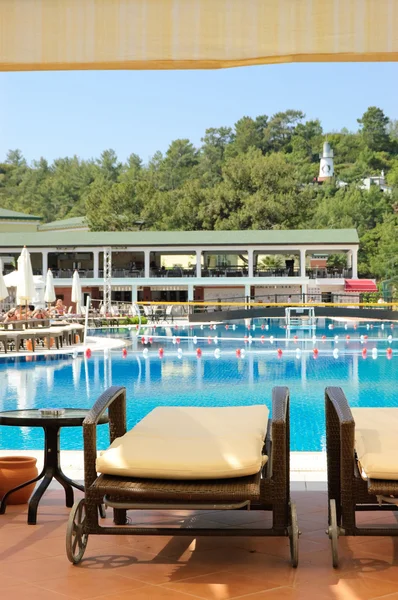 Vista sobre piscina, Antalya, Turquia — Fotografia de Stock