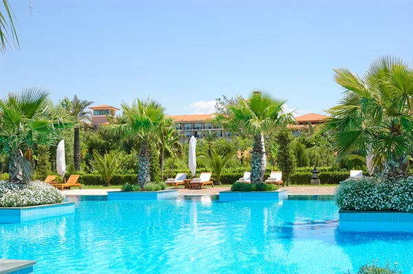 Zwembad in het vip hotel, antalya — Stockfoto
