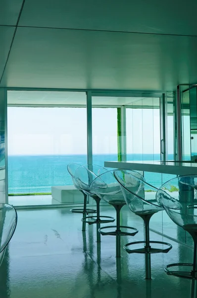 Hotel ultra moderno no Mar Mediterrâneo — Fotografia de Stock