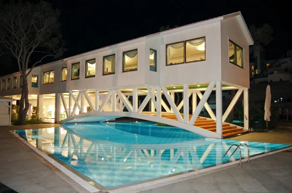 İyi geceler, antalya, Türkiye'de Yüzme Havuzu — Stok fotoğraf