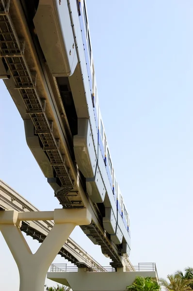 De palm jumeirah monorail trein — Stockfoto