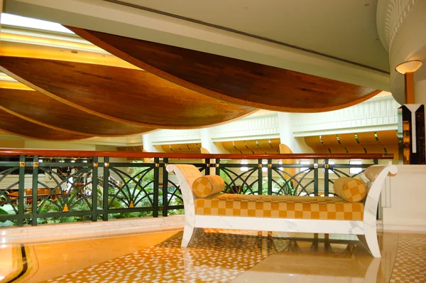 Área do hall de entrada da recepção no hotel de luxo — Fotografia de Stock