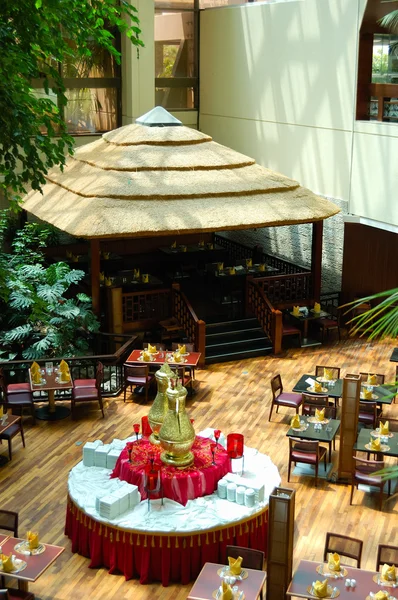 Restaurante em hotel popular, Dubai, Emirados Árabes Unidos — Fotografia de Stock