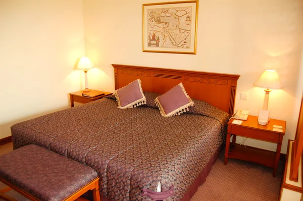 Camera da letto in hotel popolare, Dubai, Emirati Arabi Uniti — Foto Stock