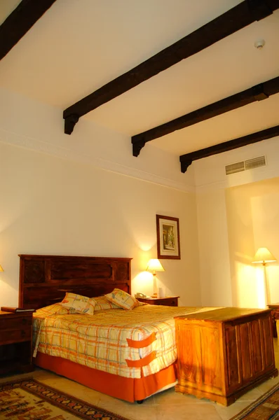 Camera da letto in hotel di lusso, Dubai, Emirati Arabi Uniti — Foto Stock