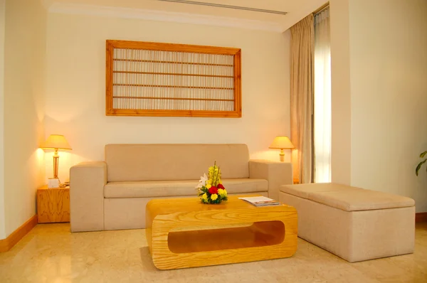 Dormitorio en hotel popular, Dubai, Emiratos Árabes Unidos — Foto de Stock