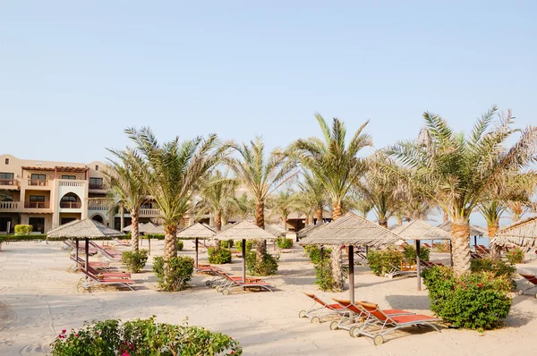 Beach at luxury hotel, Dubai, UAE — Stock Photo, Image
