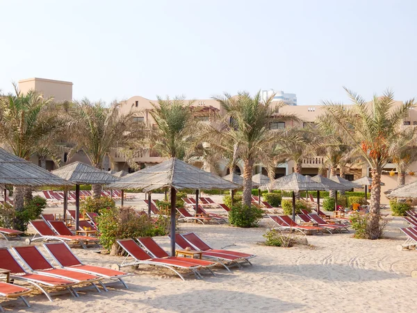 Praia no hotel de luxo, Dubai, Emirados Árabes Unidos — Fotografia de Stock