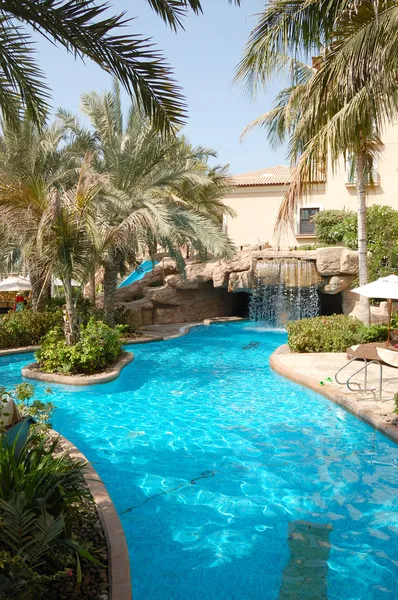 Plavecký bazén v luxusním hotelu — Stock fotografie