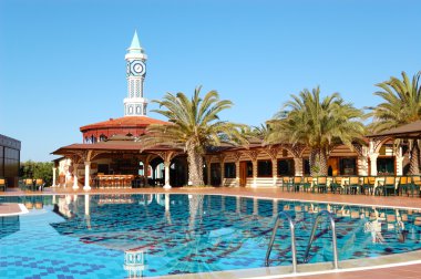 açık hava restoran yakınında Yüzme Havuzu