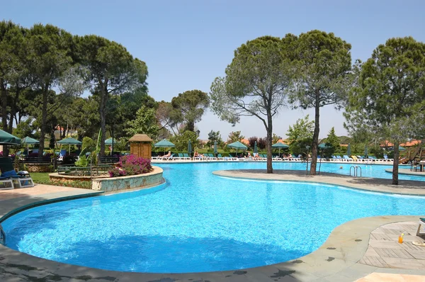 Swimming pool at Turkish hotel — Stock Photo, Image
