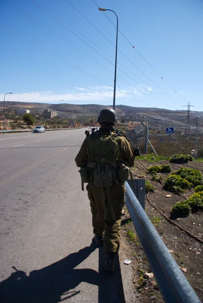 Израильские солдаты патрулируют территорию в Палестине — стоковое фото