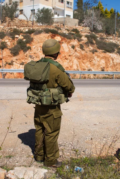 Israelische Soldaten patrouillieren im palästinensischen v — Stockfoto