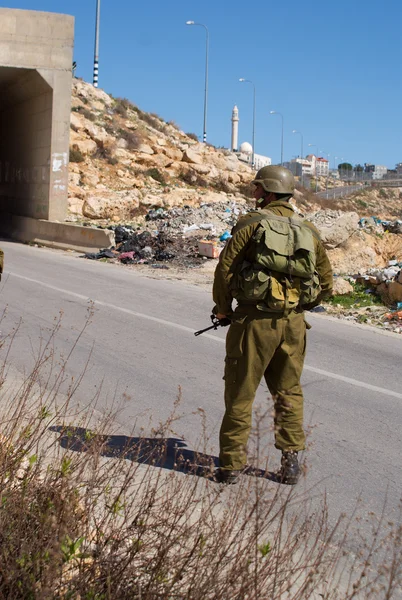 이스라엘 군인이 팔레스타인 v에서 경비 — 스톡 사진