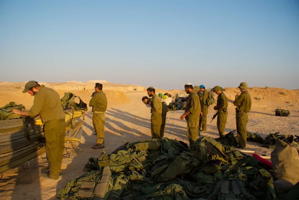 stock image Israeli soldiers excersice in a desert