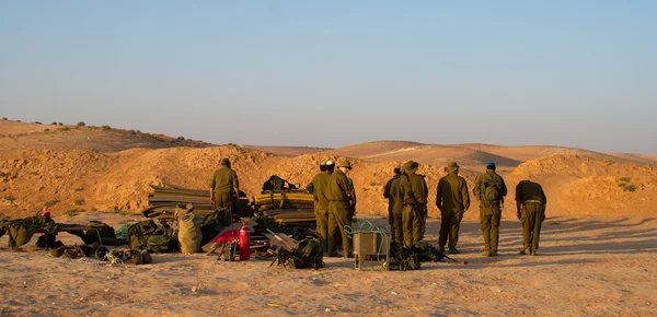 在沙漠中的以色列士兵 excersice — 图库照片