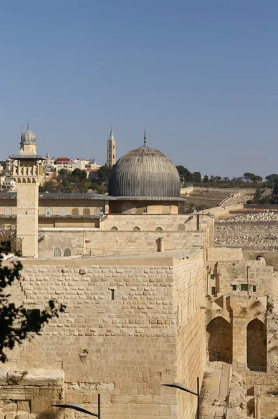 Mezquita Al Aqsa y minarete - islam en un —  Fotos de Stock