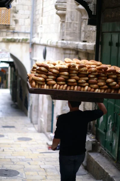 Kudüs'te ekmek satıcı