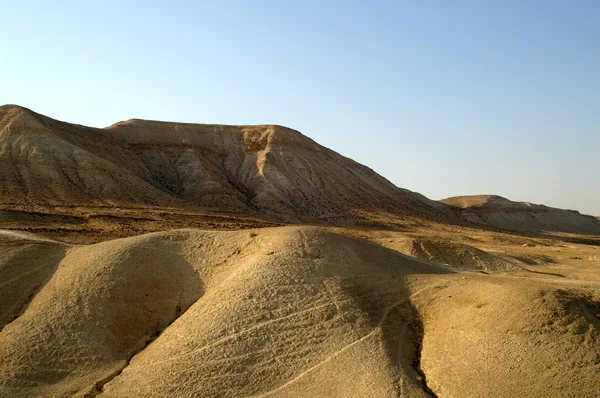 Έρημο Arava - νεκρό τοπίο, αν阿拉瓦沙漠-死景观、 艾菲尔铁塔的背景 — 图库照片