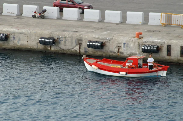 Barco em um porto — Fotografia de Stock