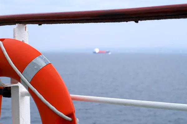 Life buoy on a cruise ship — Stock Photo, Image