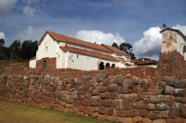 Inca kalesi kalıntıları chinchero