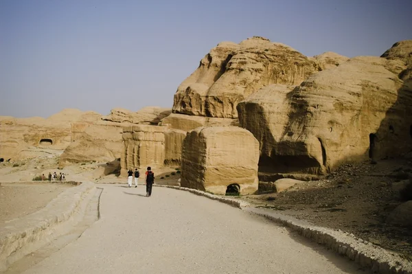 Walking though big sik in Petra — Stock Photo, Image