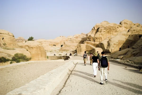 Walking though big sik in Petra — Stock Photo, Image