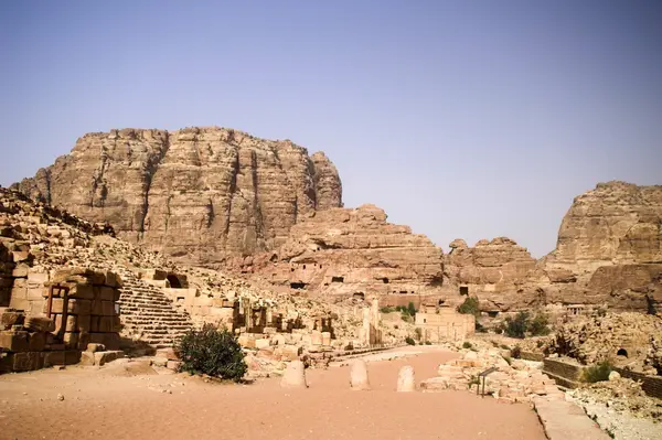 Petra ruins and mountains in Jordan — Stock Photo, Image