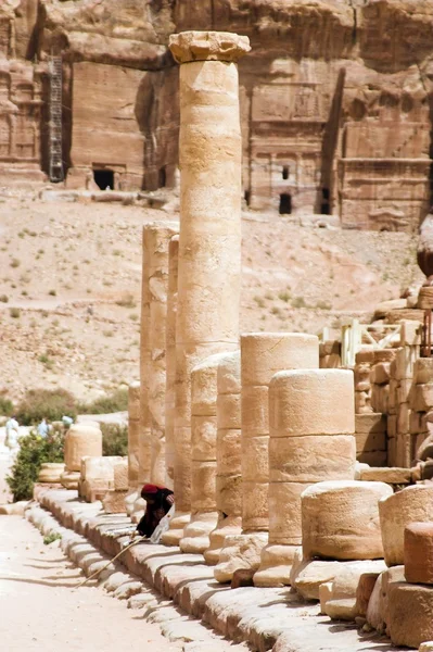 Руины Петры и горы Иордании — стоковое фото