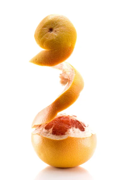 带壳葡萄柚隔离 — 图库照片