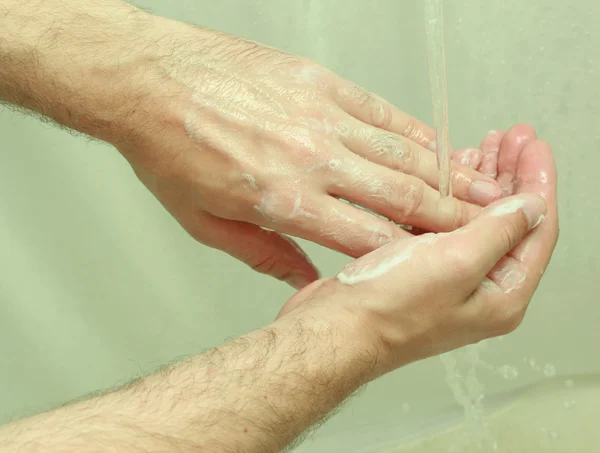 Tvättar händerna — Stockfoto