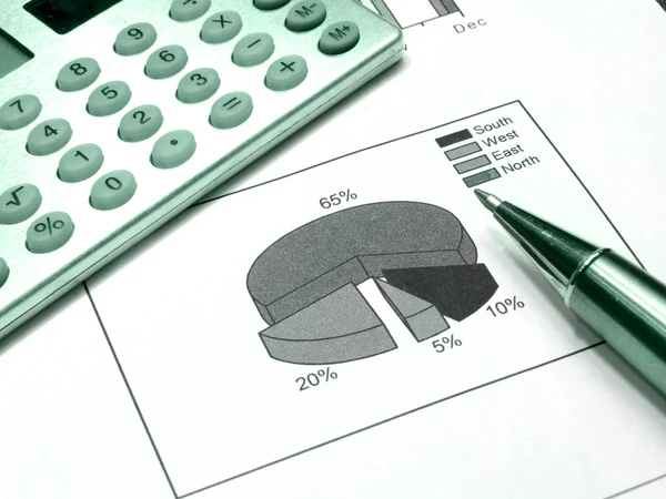 Diagram, penna och kalkylator (grön) — Stockfoto