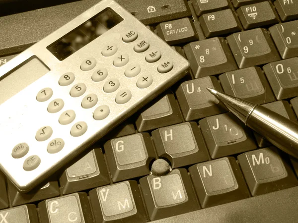 Keyboard, pen and calculator (sepia) — Stock Photo, Image