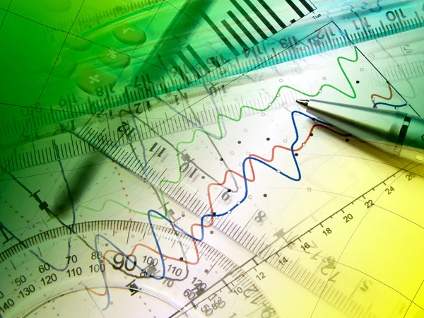 Grafiek, pen, liniaal en calculator — Stockfoto